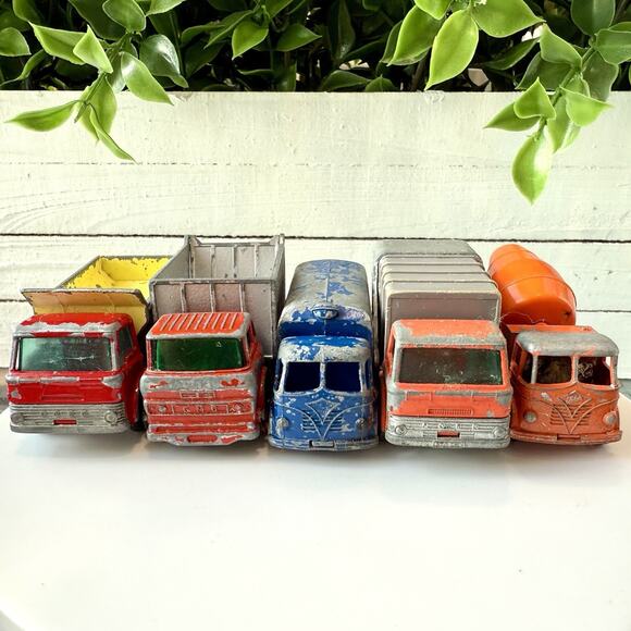 Vintage Lesney Matchbox Trucks Lot of 5 - Diecast Construction & Utility Vehicle - Picture 1 of 7